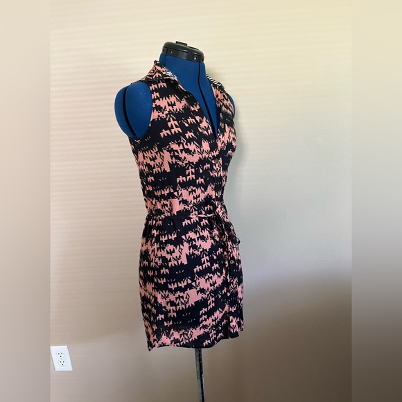 *VOLCOM* collared sleeveless mini dress in eagle pattern, no flaws! 100% cotton - Picture 3 of 7